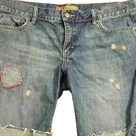 Old Navy Women's Denim Shorts with Embroidered Details - Picture 6 of 7